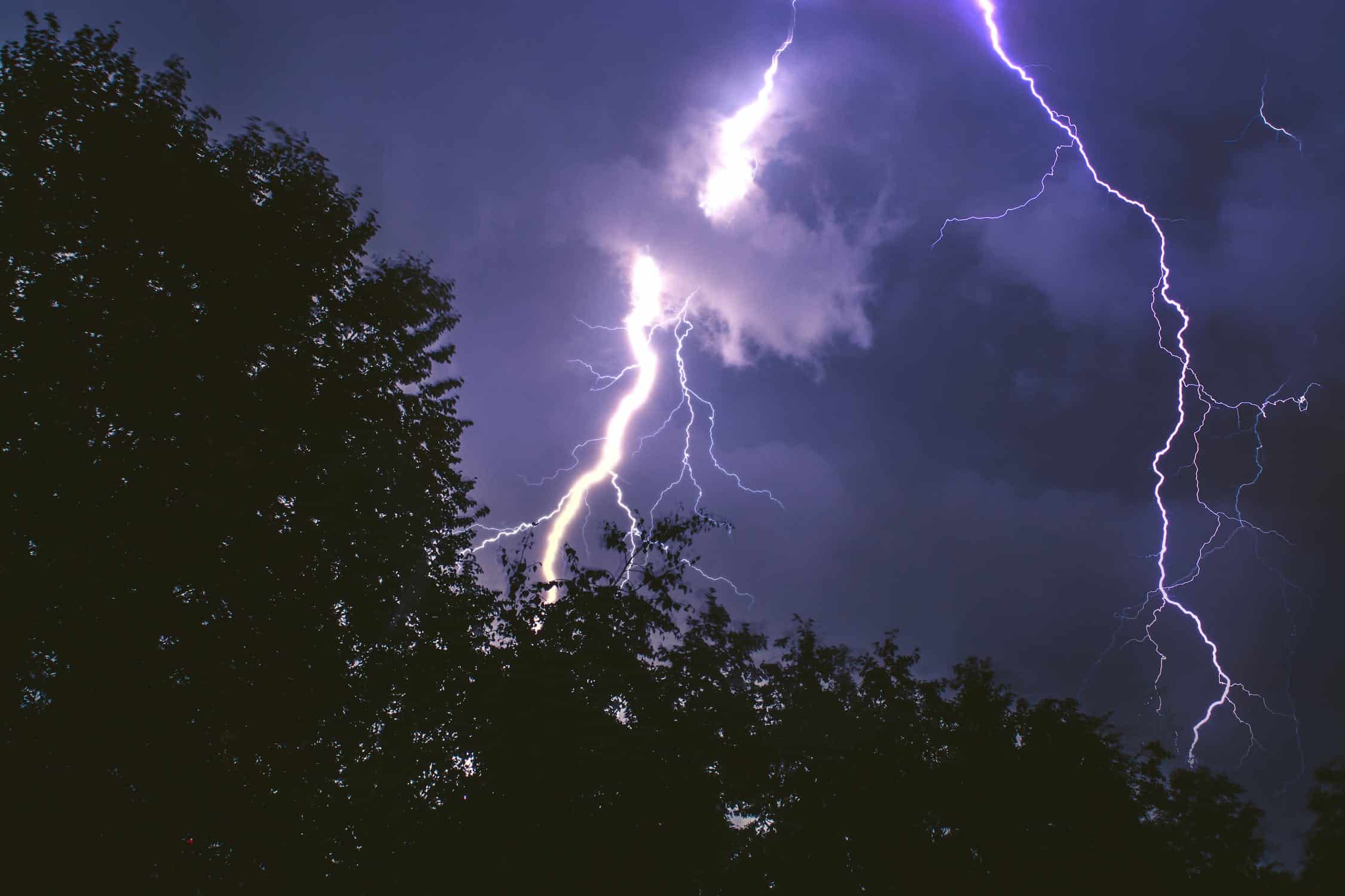 Tornado risk as dangerous thunderstorm targets southern Ontario