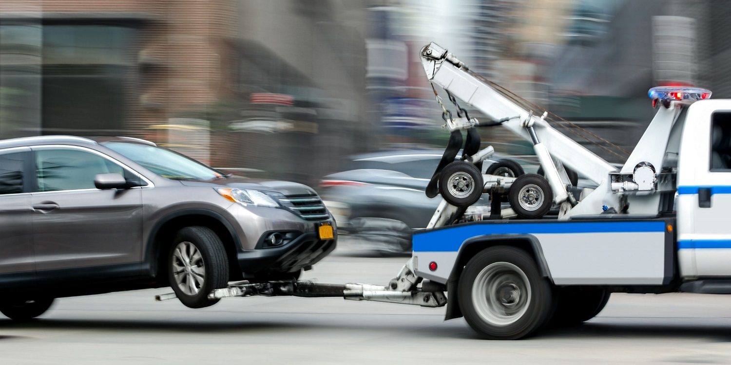 'Predatory' tow truck companies under investigation in Hamilton: police